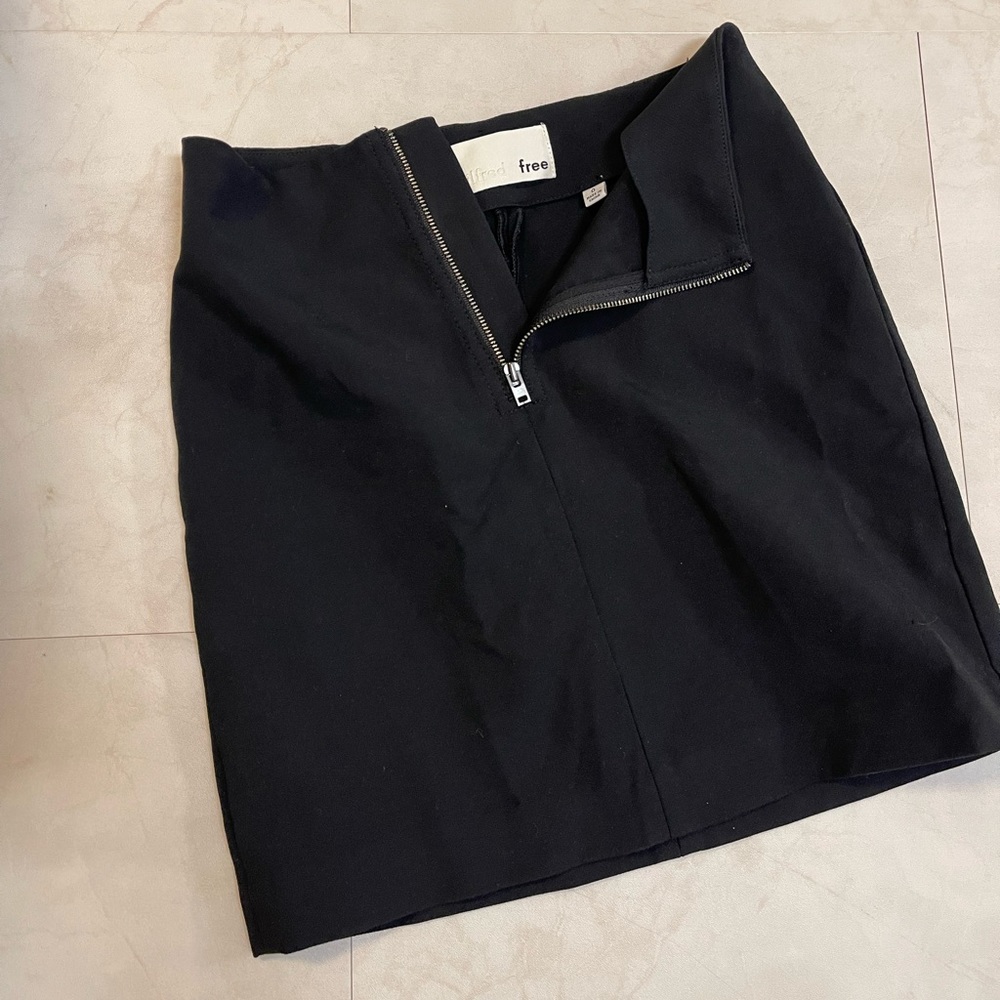 Aritzia wilfred free classic black mini skirt